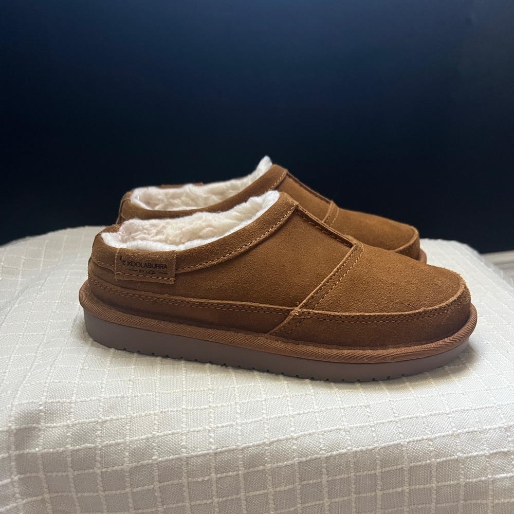 Koolaburra by UGG kids slippers/shoes size 1